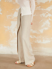 Caprihose mit asymmetrischer Lage und weitem Bein