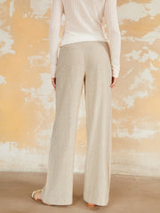 Caprihose mit asymmetrischer Lage und weitem Bein