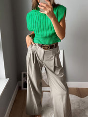 Geripptes Oberteil mit Stehkragen und Flügelärmeln