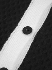 Zweifarbige Strickjacke mit Zopfmuster