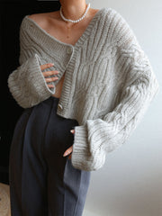 Kurzer Cardigan mit Zopfmuster