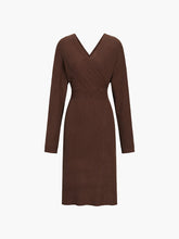 Karamellfarbenes, langärmliges Midi-Sweatshirtkleid mit Wickeldesign