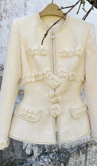 Zweiteiliges Set mit Blumenmuster und Drapierung in Beige