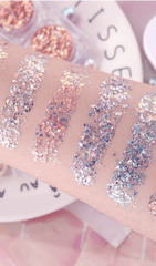 Glitter glitter for gel eye makeup.