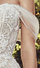 OFF-SHOULDER-KURZES BRAUTKLEID AUS SPITZE IN APRICOT