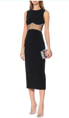 VESTIDO NEGRO CON CINTURA ABIERTA Y COSTURA EN LAS NALGAS