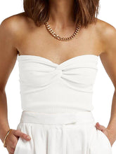 Trägerloses, kurzes, sexy Tanktop mit geripptem Strick und verdrehtem Knoten vorne