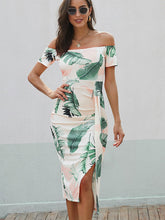 Bedrucktes, schulterfreies Midikleid mit Schlitz