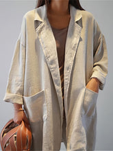 Lockerer, einfarbiger Mantel in mittlerer Länge mit Revers im literarischen Stil