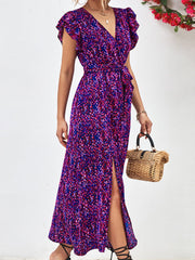 Vestido midi con abertura y mangas onduladas con cuello cruzado estampado