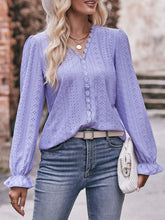 Stilvolles Langarm-T-Shirt mit V-Ausschnitt und Spitzenstickerei