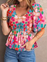 Bedruckte Babydoll-Bluse mit V-Ausschnitt