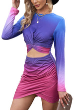 Eng anliegendes, funkelndes Langarm-T-Shirt mit Twist-Ausschnitt