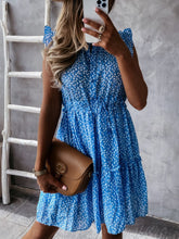 Minikleid mit Blumenmuster, Taillenschnürung und Rüschen