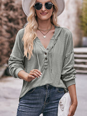 Lässiger, einfarbiger Kapuzenpullover mit lockerer Knopfleiste