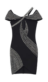 PERLENKLEID IN SCHWARZ