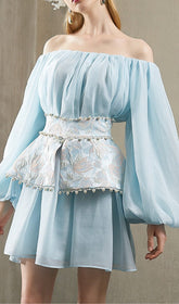 Langärmliges Minikleid mit Perlenbesatz in Blau