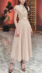 VESTIDO MIDI PLISADO BORDADO EN BEIGE