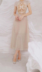 VESTIDO MIDI PLISADO BORDADO EN BEIGE