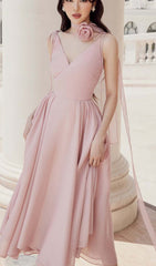 PLISSIERTES MIDIKLEID MIT AUSGESTELLTER PASSFORM IN PINK