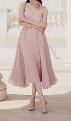 PLISSIERTES MIDIKLEID MIT AUSGESTELLTER PASSFORM IN PINK