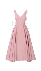 PLISSIERTES MIDIKLEID MIT AUSGESTELLTER PASSFORM IN PINK