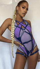 Body de malla con panel de contraste de color morado.