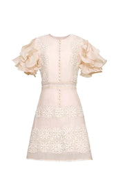 VESTIDO MIDI CON BOTONES Y VOLANTES EN BEIGE