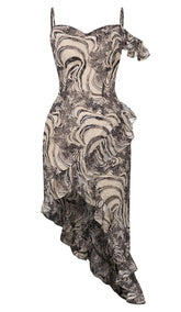 VESTIDO MIDI CON VOLANTES Y ABERTURA LATERAL EN ARENA CLARA