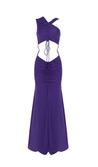 Vestido con cuello inclinado y cinta recortada