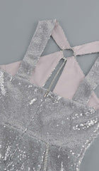 VESTIDO ASIMÉTRICO CON RECORTE DE LENTEJUELAS EN COLOR PLATA