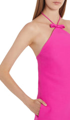 ÄRMELLOSES HALTER-MINIKLEID IN ROT