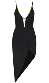 VESTIDO CON ESCOTE BAJO Y COSTURAS IRREGULARES AHUECADAS