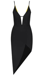 VESTIDO CON ESCOTE BAJO Y COSTURAS IRREGULARES AHUECADAS