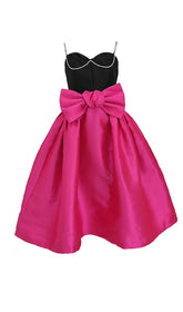 VESTIDO MIDI CON TIRANTES DE ESPAGUETI Y LAZO DE PIEDRA FRÍA