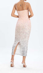 VESTIDO MIDI CON LENTEJUELAS Y TIRANTES DE ESPAGUETI EN ROSA OMBRE