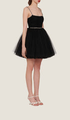 VESTIDO MINI NEGRO CON TIRANTES DE ESPAGUETI Y ESCOTE CUADRADO