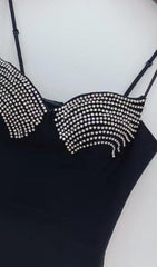 MINIKLEID MIT TRÄGERN IN SCHWARZ