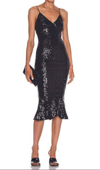 Schwarzes Kleid mit Strumpfhalterstern und Diamanten