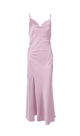 Vestido de satén con cuello irregular