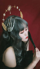 Pinza para el cabello con forma de hueso de mano de calavera