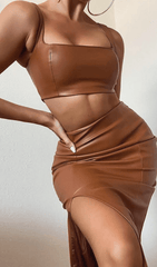 TRAJE DE DOS PIEZAS CON CHALECO DE PU