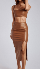 TRAJE DE DOS PIEZAS CON CHALECO DE PU