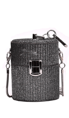 Kleine Beuteltasche mit Lippenstift.