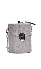 Kleine Beuteltasche mit Lippenstift.