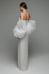 TRÄGERLOSES BRAUTKLEID MIT PUFFÄRMELN UND GLANZ