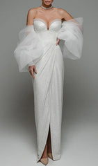 TRÄGERLOSES BRAUTKLEID MIT PUFFÄRMELN UND GLANZ