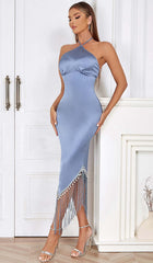 MIDIKLEID AUS SATIN MIT QUASTEN IN BLAU