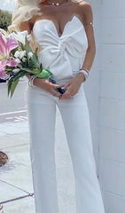 Jumpsuit aus Seidenfaille mit verdrehter Schleife