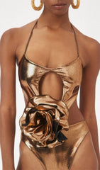 BAÑADOR HALTER CON CORTE DE FLORES EN DORADO